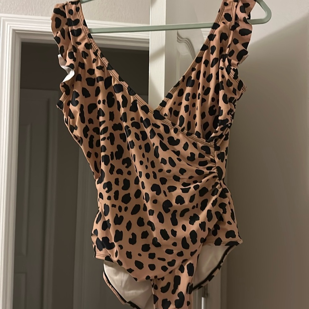 Cute cheetah ruffles swimsuit